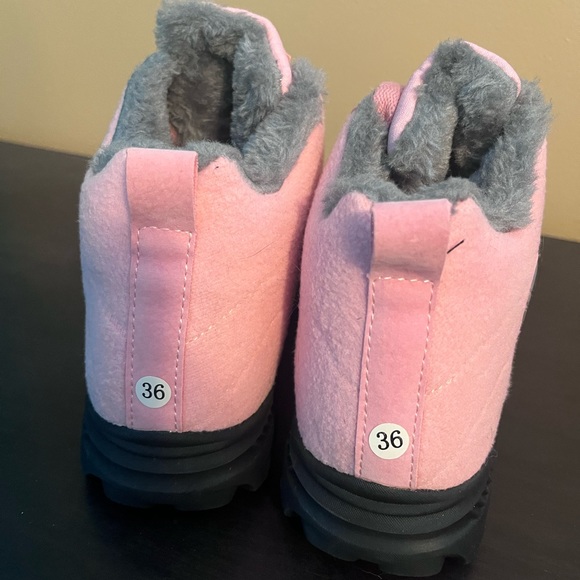 Pink Women or Children Winter Boots - Picture 2 of 4
